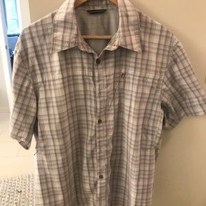 Men’s Mountain Hardwear fishing shirt